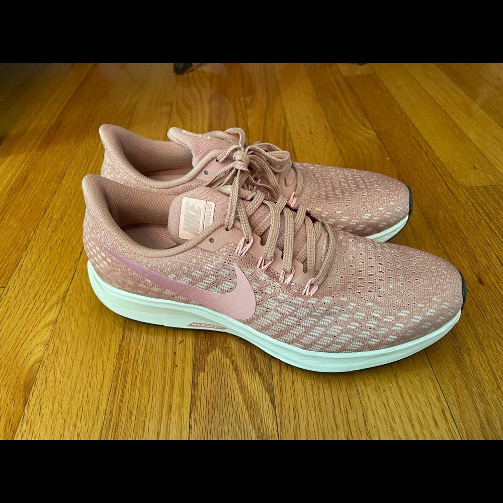 Nike Tennis Shoes